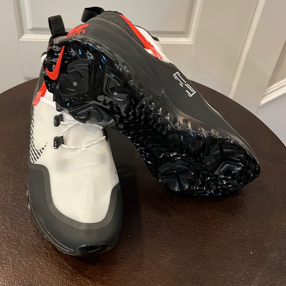 Never used Nike air zoom waterproof golf shoes